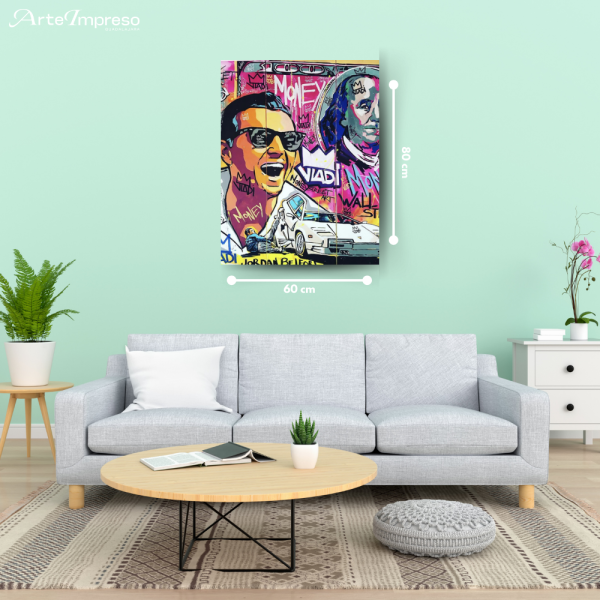 Jordan Belfort con lentes, riendo, en graffiti